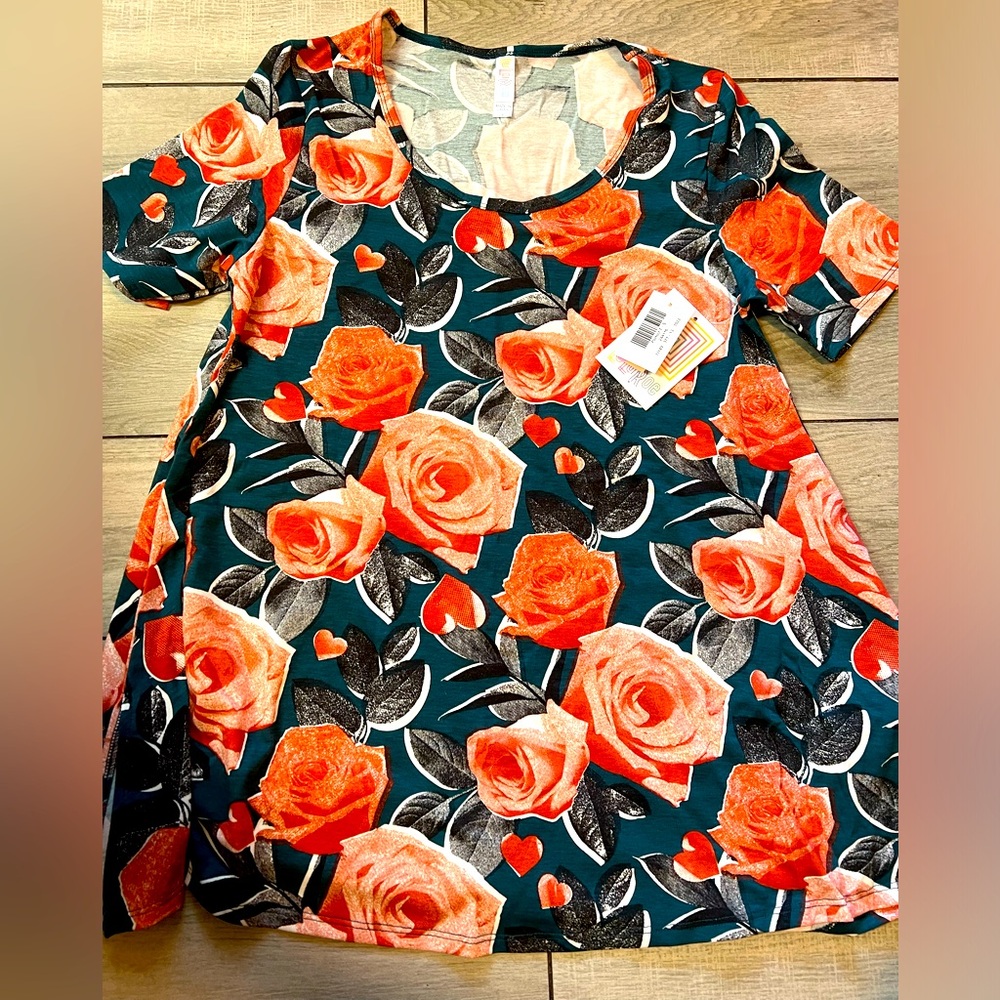🖤5/$10 lularoe floral perfect T